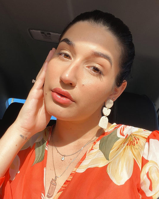 girl wearing Honest makeup