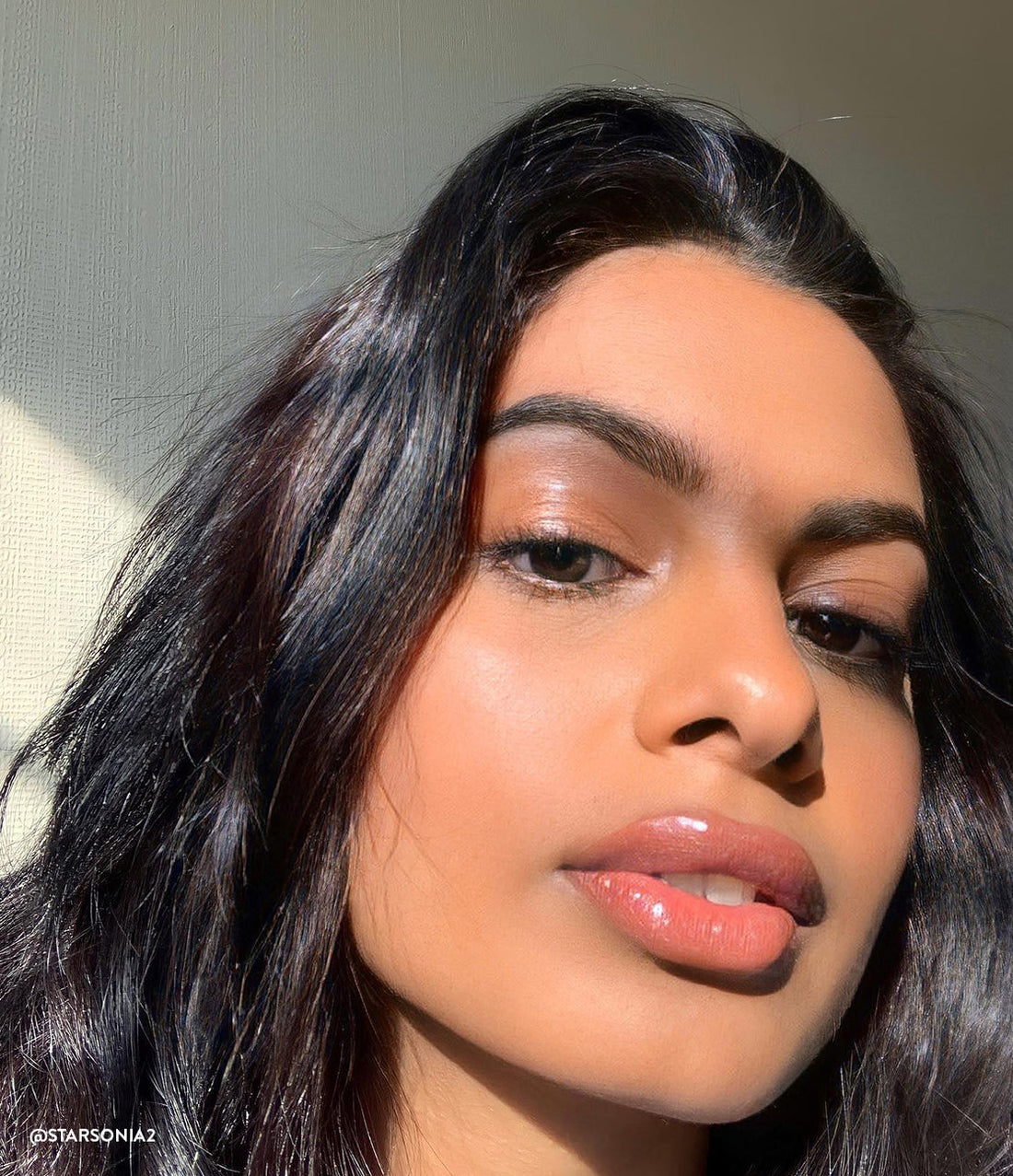 Woman wearing Honest Company Beauty products