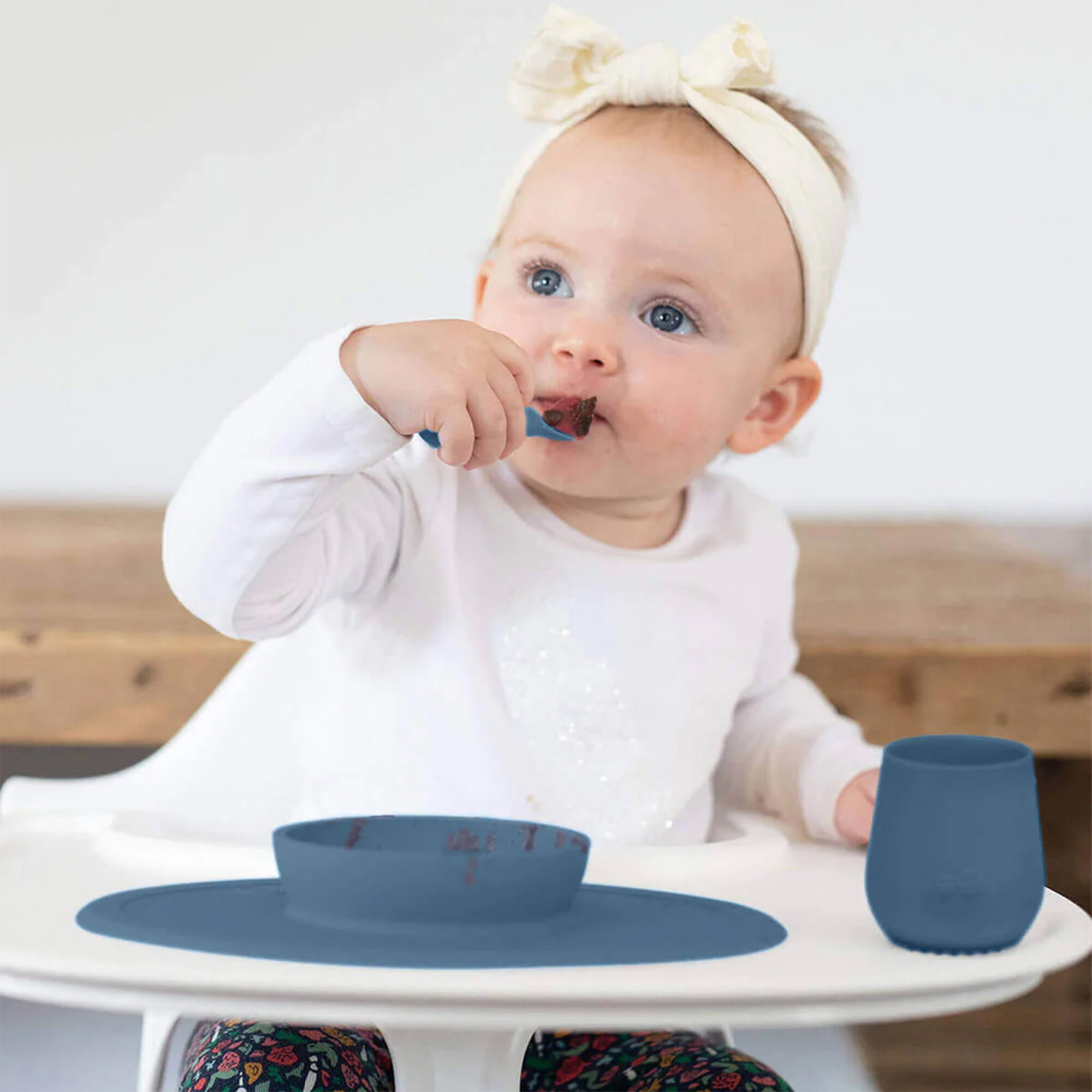ez pz Tiny Cup (Gray) - 100% Silicone Training Cup for Infants - Designed  by a Pediatric Feeding Specialist - 4 months+ - Baby-led Weaning Gear &  Baby